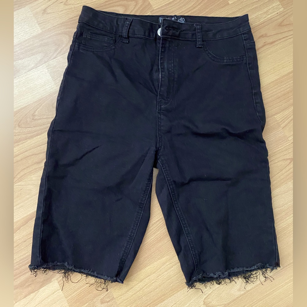 Stretchy Black Denim Shorts. Size M